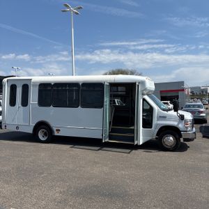 FORD E-450 CUTAWAY - 10