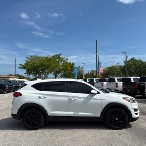 HYUNDAI TUCSON SE - 10