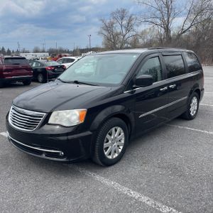 CHRYSLER TOWN AND COUNTRY TOURING - 1