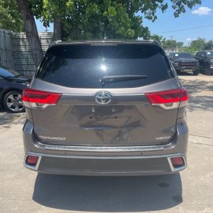 صورة 7 لـ 2017 Toyota HIGHLANDER LIMITED