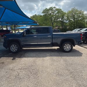 CHEVROLET SILVERADO 2500HD HIGH COUNTRY - 3