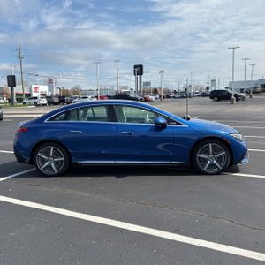 MERCEDES-BENZ EQE - 10