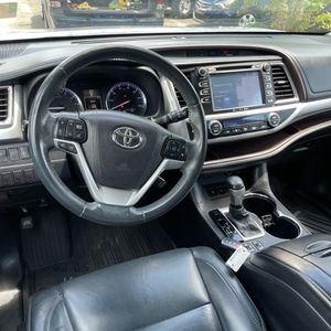 صورة 37 لـ 2016 Toyota HIGHLANDER XLE