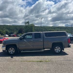 2017 Chevrolet SILVERADO 1500 LT photo 3