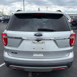 FORD EXPLORER XLT - 7