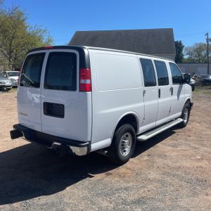 CHEVROLET EXPRESS 2500 - 8