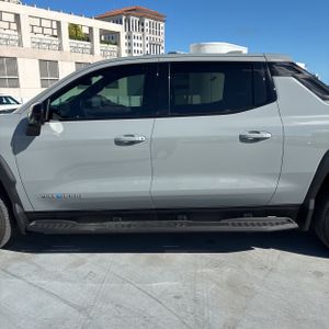 CHEVROLET SILVERADO EV LT - 4