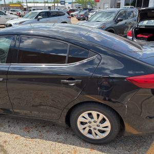 HYUNDAI ELANTRA SE - 6