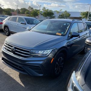 Volkswagen Tiguan S - 1