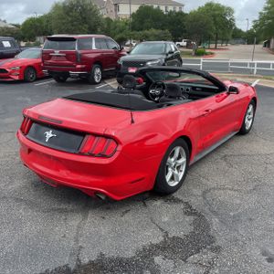 FORD MUSTANG V6 - 8