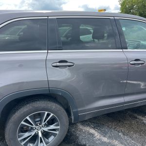صورة 9 لـ 2017 Toyota HIGHLANDER LE
