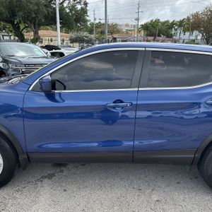 NISSAN ROGUE SPORT S - 4