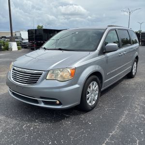 CHRYSLER TOWN AND COUNTRY TOURING - 1