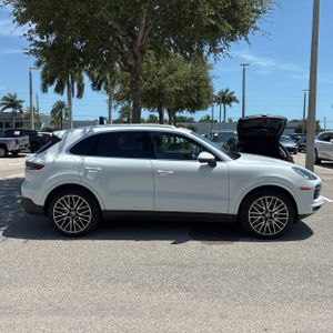 صورة 9 لـ 2022 Porsche CAYENNE