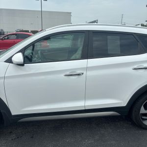 2017 Hyundai TUCSON LIMITED — фото 4