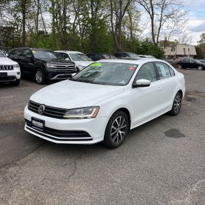 VOLKSWAGEN JETTA 1.4T SE - 1