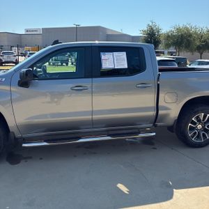 صورة 4 لـ 2023 Chevrolet SILVERADO 1500 RST