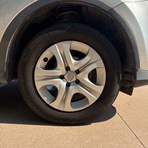 2013 Toyota RAV4 LE 照片 20