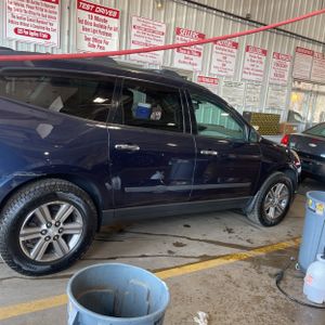 CHEVROLET TRAVERSE LS - 10