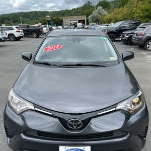 2018 Toyota RAV4 LE — фото 15