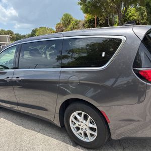 2023 Chrysler PACIFICA TOURING L — фото 6