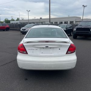 FORD TAURUS SE - 7