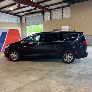 CHRYSLER PACIFICA TOURING L - 3