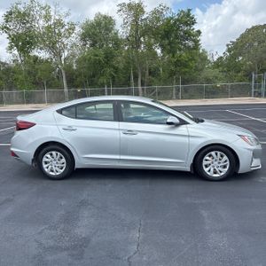 HYUNDAI ELANTRA - 10