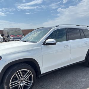 2025 Mercedes-BENZ GLS photo 2