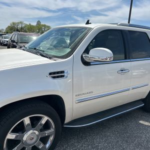 CADILLAC ESCALADE LUXURY - 2