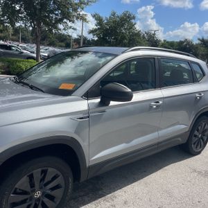 2023 Volkswagen TAOS S 照片 2