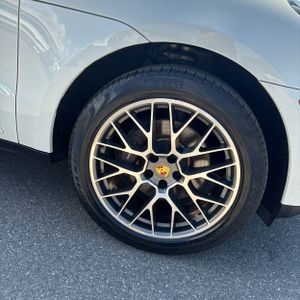 2018 Porsche MACAN BASE — фото 20