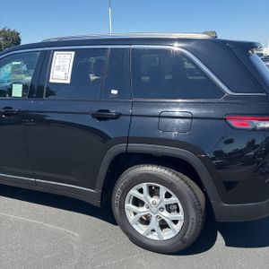 2023 JEEP GRAND CHEROKEE LIMITED photo 6
