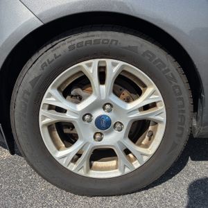 صورة مصغرة 17 لـ 2014 FORD FIESTA SE