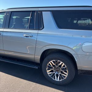 CHEVROLET SUBURBAN Z71 - 6