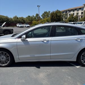 FORD FUSION SE - 4