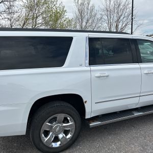 CHEVROLET SUBURBAN LT - 9