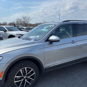 VOLKSWAGEN TIGUAN SE 4MOTION - 2