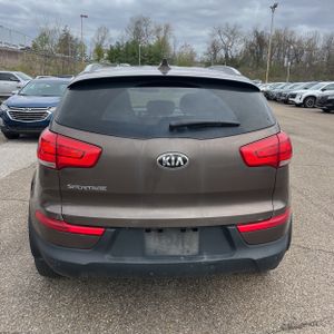 KIA SPORTAGE LX - 7