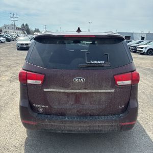 KIA SEDONA LX - 7