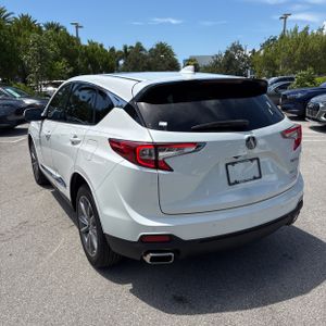 صورة 5 لـ 2024 Acura RDX SH-AWD W/TECH