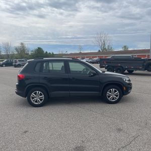 VOLKSWAGEN TIGUAN 2.0T S - 10