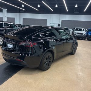 TESLA MODEL Y LONG RANGE - 8