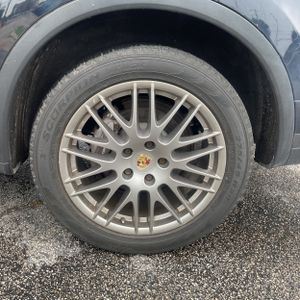 2016 Porsche CAYENNE BASE thumbnail 18