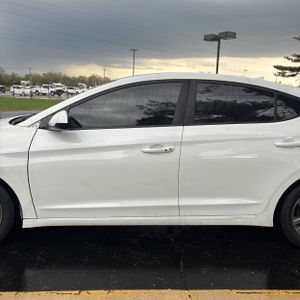 HYUNDAI ELANTRA VALUE EDITION - 4