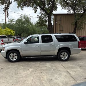 CHEVROLET SUBURBAN LT - 3
