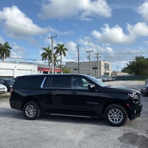 صورة 10 لـ 2023 Chevrolet SUBURBAN LT