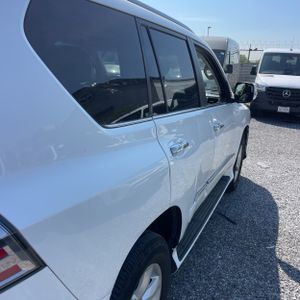 2017 Lexus GX 460 BASE — фото 9
