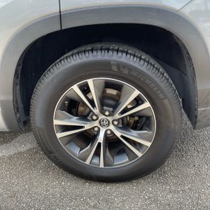 صورة 18 لـ 2016 Toyota HIGHLANDER XLE