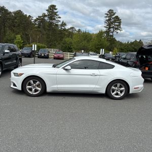 FORD MUSTANG V6 - 3